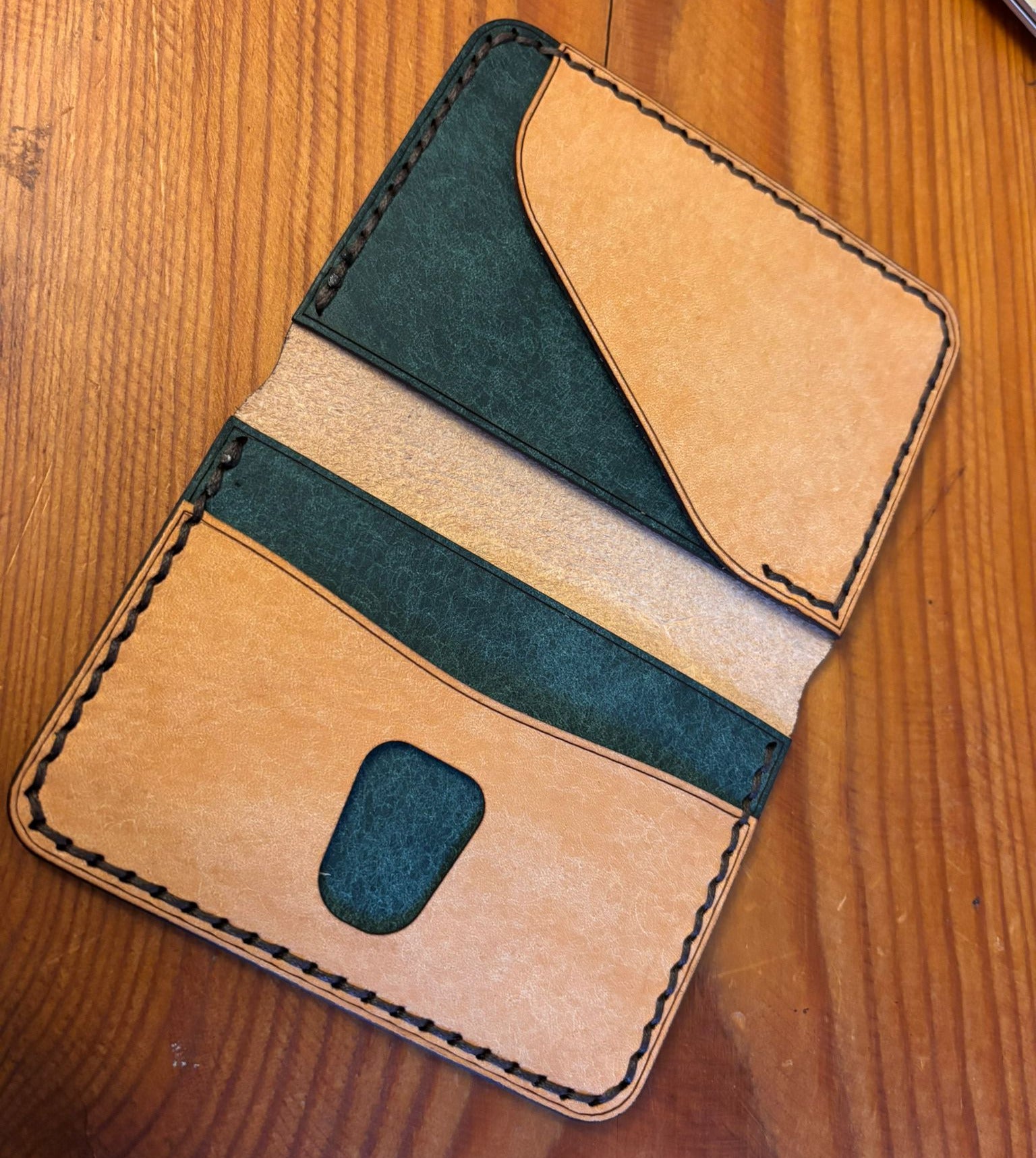 Bi-Fold Two-Tone Leather Card Holder - Bone & Patrolio | Hand-Stitched