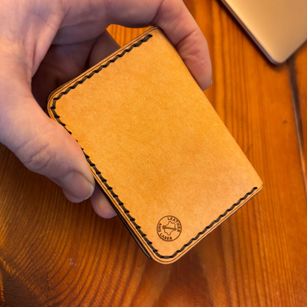 Bi-Fold Two-Tone Leather Card Holder - Bone & Patrolio | Hand-Stitched