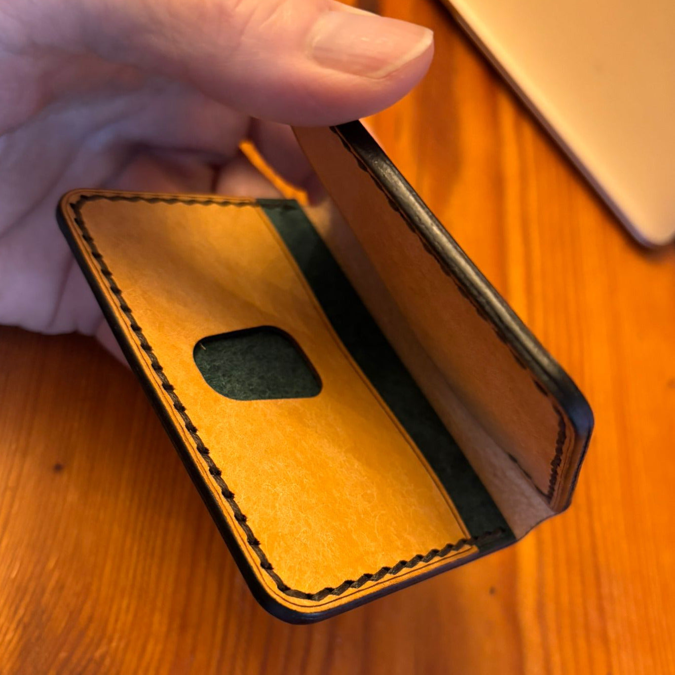 Bi-Fold Two-Tone Leather Card Holder - Bone & Patrolio | Hand-Stitched