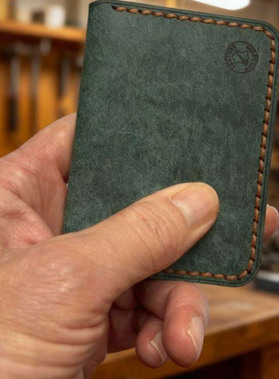 Bi-Fold Two-Tone Leather Card Holder - Patrolio & Olmo | Hand-Stitched