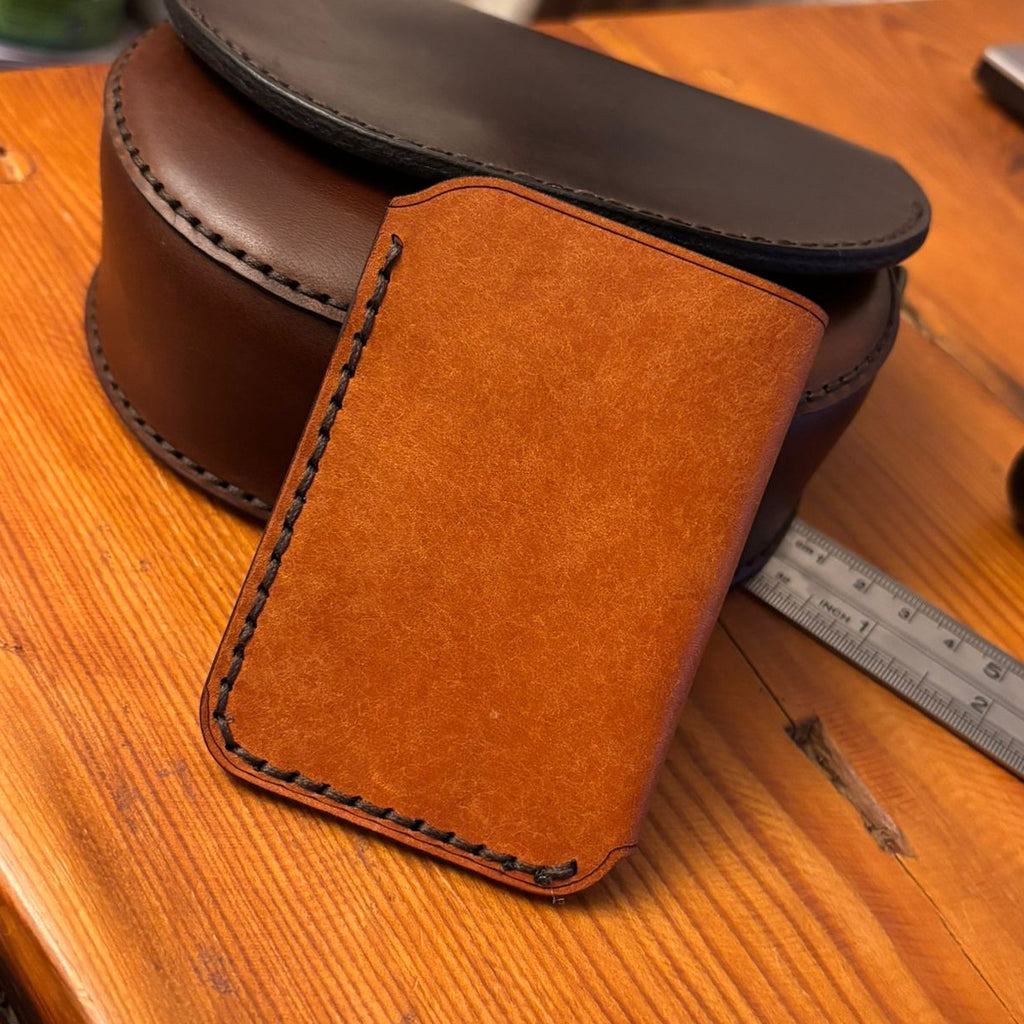 Minimalist EDC Two-Tone Leather Card Holder Wallet - Olmo (Warm Tan) & Coccinella (red/brown) | Hand-Stitched